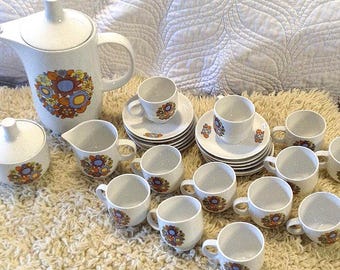 VTG Post 1972 Coffee/Tea Set Retro Floral Daisy Cluster MCM German, Nostalgic
