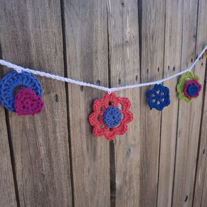 Digital Crochet Pattern for a Spring Flower Garland for Home or Party Decor