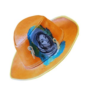 Hand-Painted Moroccan Wool Hat by Mounia Elyaakoubi – Boho Style Artisan Winter Cap – Unisex Berber Accessory – Customizable Gift