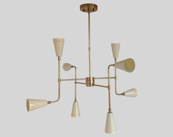 Lámpara de araña Sputnik de latón de mediados de siglo, estilo Stilnovo de 8 brazos