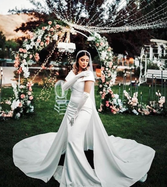 American Satin Off-Shoulder Wedding Dress: Removable Cape, Corset Back veli gift