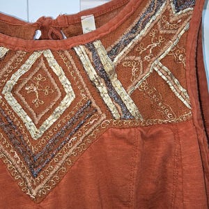 Camiseta de tirantes con espalda abierta y bordado metálico Libertine de Free People (talla pequeña) imagen 5