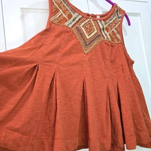 Camiseta de tirantes con espalda abierta y bordado metálico Libertine de Free People (talla pequeña) imagen 6