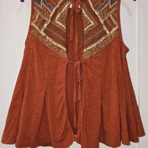 Camiseta de tirantes con espalda abierta y bordado metálico Libertine de Free People (talla pequeña) imagen 7