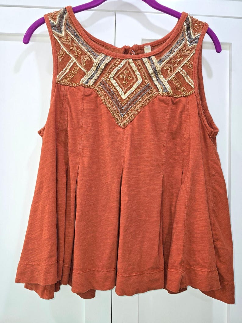 Camiseta de tirantes con espalda abierta y bordado metálico Libertine de Free People (talla pequeña) imagen 2
