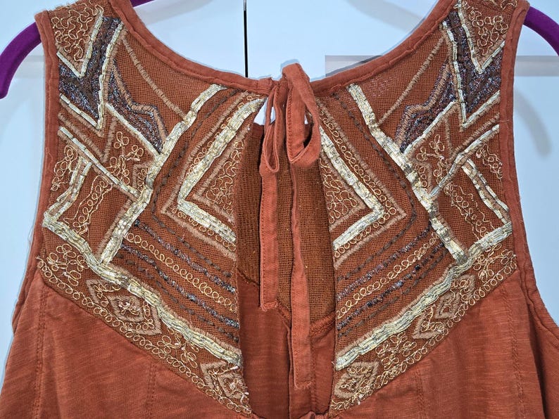 Camiseta de tirantes con espalda abierta y bordado metálico Libertine de Free People (talla pequeña) imagen 8