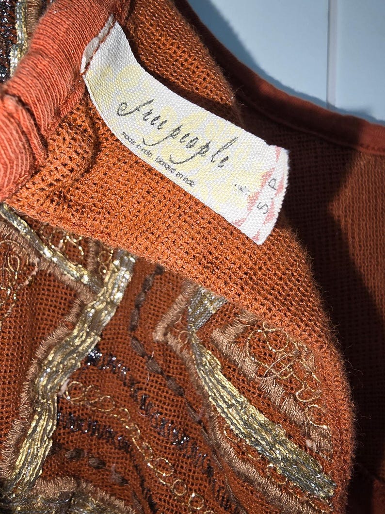 Camiseta de tirantes con espalda abierta y bordado metálico Libertine de Free People (talla pequeña) imagen 9