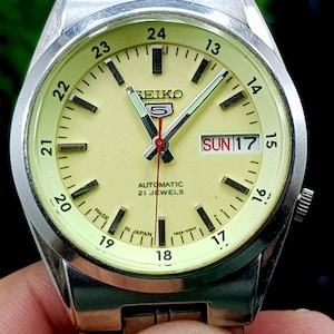 Vintage Of Seiko 5 Automatic 21 Jewels Men Wrist Watch Made In Japan Yellow Dial