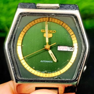 Vintage Of Seiko 5 Automatic  Men Wrist Watch Made In Japan Green Dial Model no 6309-610A Day Date