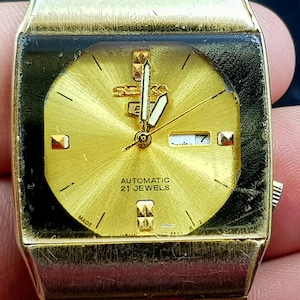 Vintage Of Seiko 5 Automatic 21 Jewels Men Wrist Watch Made In Japan Gold Dial Day Date Time New Model 1980 to 1995