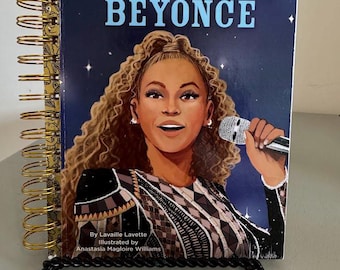 Famous Biography Stories with Lined Paper Journal.