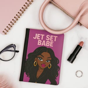 Jet Set Babe Passhülle | Reise Accessoires für Frauen | Schwarzes Mädchen Geschenk | Süßer Passhalter | Melanin Travel Essentials