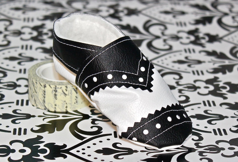 Baby Tuxedo Shoes PATTERN image 1