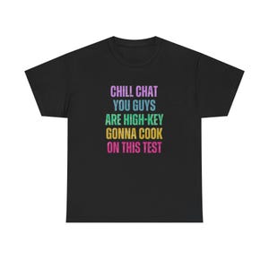 Maglietta divertente per insegnanti / Chill Chat You Guys Are High Key Gonna Cook On This Test