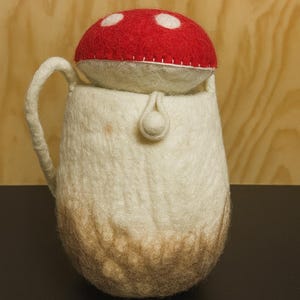 Felted Mushroom Shoulder Bag – Cottagecore Fairycore Crossbody Purse – Handmade Wool Toadstool Bag – Whimsical Nature-Inspired Gift
