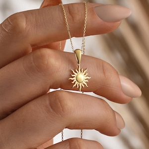 Dainty 14K Gold Daisy Necklace – Enamel Floral Pendant - Etsy