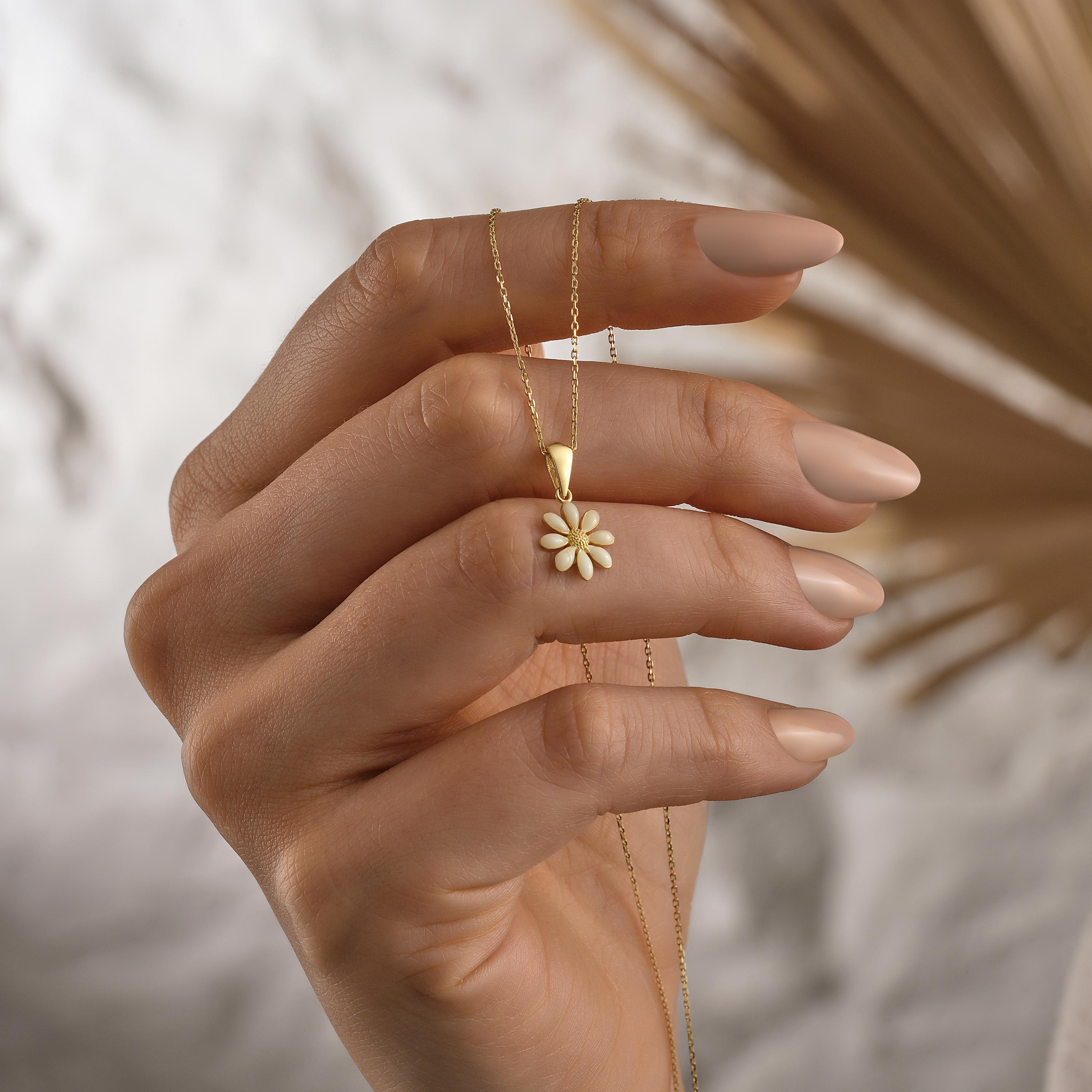 Dainty 14K Gold Daisy Necklace – Enamel Floral Pendant - Etsy