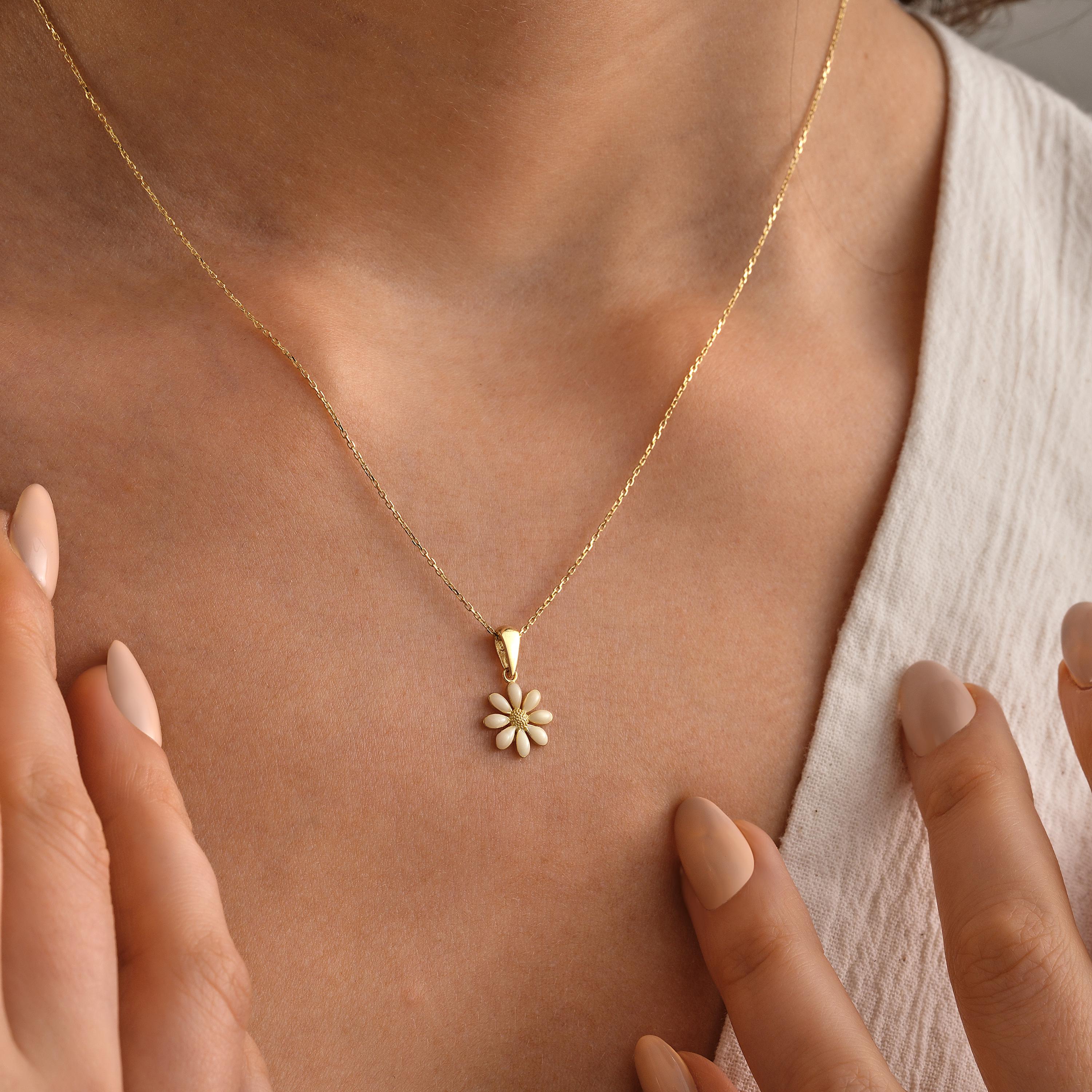 Dainty 14K Gold Daisy Necklace – Enamel Floral Pendant - Etsy