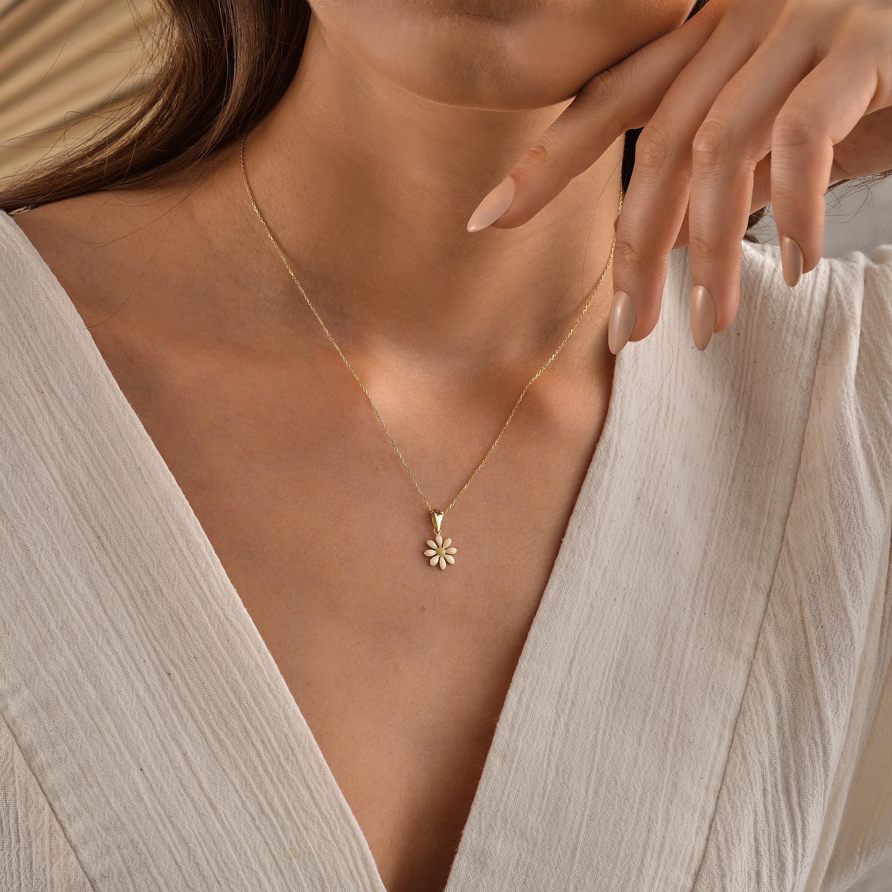 Dainty 14K Gold Daisy Necklace – Enamel Floral Pendant - Etsy