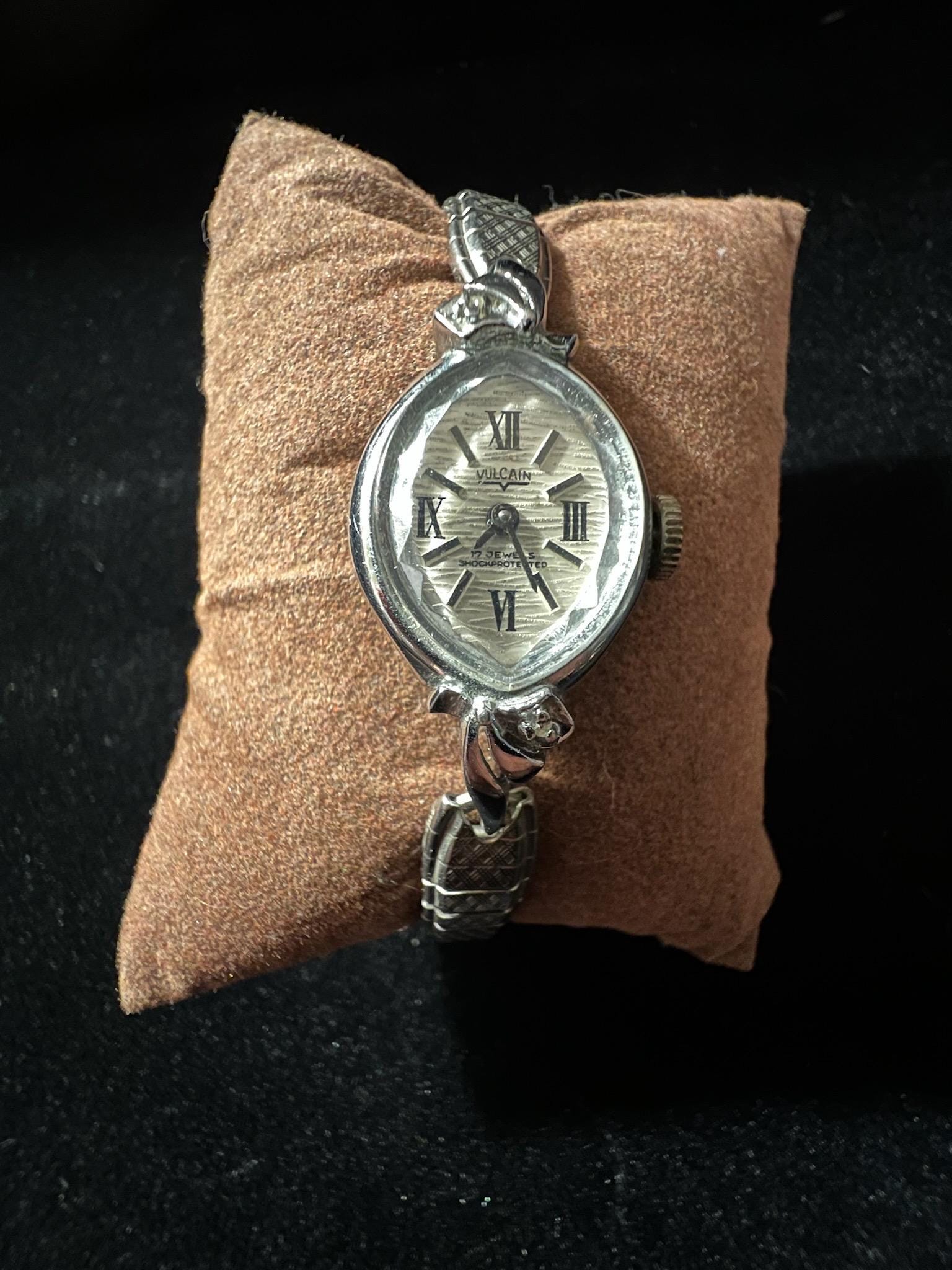 Vintage Dainty 1960\'s Vulcain 17 Jewels
Mechanical 10K Gold Filled Ladies
Watch Vulcain Watch - Etsy main image 2