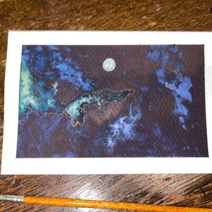 Cartão postal de lua cheia pintado à mão
