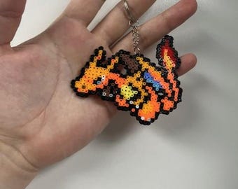 Llavero hecho a mano de Charizard Pixel