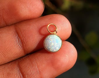 Ethiopian Opal Gold Round Charm – 18k Solid Gold Pendant, Handmade Dainty Gemstone Jewelry