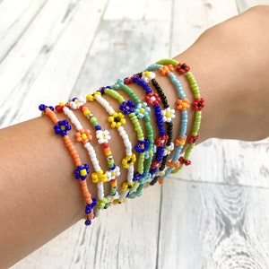 Daisy Beaded Flower Bracelet or Necklace, Custom Length and Colors