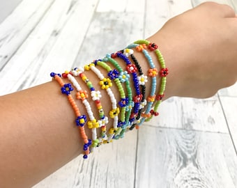 Daisy Beaded Flower Bracelet or Necklace, Custom Length and Colors