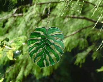 Stained Glass Leaf Suncatcher, Green Leaf Window Hanging, Handmade Nature Inspired Home Decor, Botanical Gift