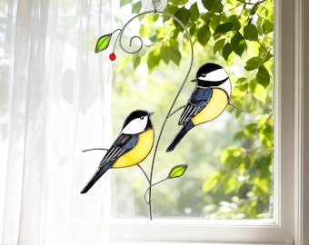 Atrapasueños de carboneros de vidrieras, decoración colgante para ventana con dos pájaros, adorno de pájaros de vidrio hecho a mano, regalo de jardín para amantes de las aves, arte para ventanas