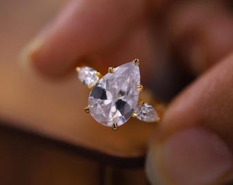 Pear Cut Moissanite Engagement Ring in 18k Gold |Teardrop Moissanite Diamond Ring for Her | Classic 3-Stone Ring for Proposal or Anniversary