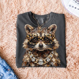 Glam Tvättbjörn PNG | Vardagsdesigner | Boujee Png | Leopardmönster Png | Opossumdesign | Preppy Vild Flicka Png | Söt Tvättbjörn | Skräppanda bild 4