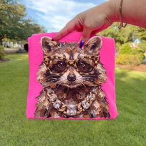 Glam Tvättbjörn PNG | Vardagsdesigner | Boujee Png | Leopardmönster Png | Opossumdesign | Preppy Vild Flicka Png | Söt Tvättbjörn | Skräppanda bild 9