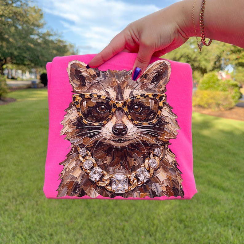 Glam Tvättbjörn PNG | Vardagsdesigner | Boujee Png | Leopardmönster Png | Opossumdesign | Preppy Vild Flicka Png | Söt Tvättbjörn | Skräppanda bild 9