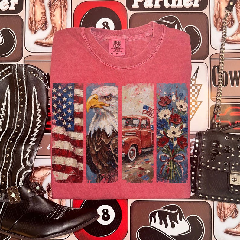 Puede incluir: Una camiseta roja Comfort Colors con un dise&ntilde;o patri&oacute;tico. El dise&ntilde;o incluye una bandera estadounidense, un &aacute;guila calva, una camioneta roja y un ramo de flores. La camiseta es de cuello redondo y tiene una etiqueta que dice XL-TG-GG.
