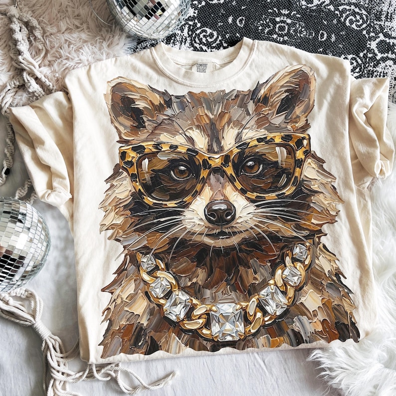 Glam Tvättbjörn PNG | Vardagsdesigner | Boujee Png | Leopardmönster Png | Opossumdesign | Preppy Vild Flicka Png | Söt Tvättbjörn | Skräppanda bild 1