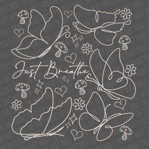 Puede incluir: Un fondo gris con dibujos lineales blancos de mariposas, flores, corazones, setas y estrellas. Las palabras "Just Breathe" est&aacute;n escritas en cursiva. El dise&ntilde;o se repite en el fondo.