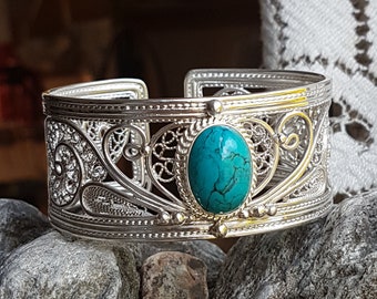 Beautiful unique design handcrafted traditional filigree sterling silver bracelet with a beautiful genuine, natural 18x8 mm turquoise