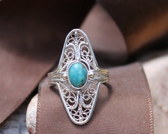 Original filigree design, handcrafted sterling silver filigree ring with 7x5 mm Chinese turquoise.