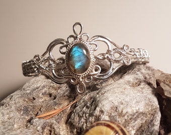 Beautiful handcrafted sterling silver wire wrapped bangle with labradorite stone.