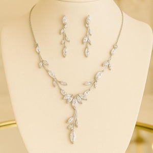 Kristall Brautschmuck Set: Blattsilber Kette und Ohrringe
