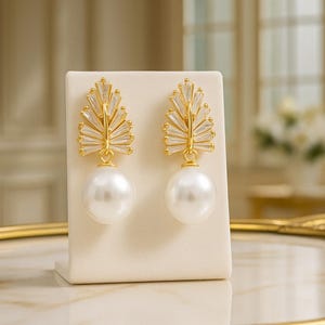Gold Crystal and Pearl Bridal earrings, Bridal jewelry, Pearl drop earrings, Gold Wedding earrings, Cubic Zirconia Earrings