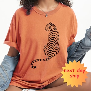Tiger Comfort Farben T-Shirt, Minimalistisches Tier Grafik T-Shirt, übergroßes Boho Dschungel Vibe Shirt, weiches Vintage Unisex Tshirt Geschenk, übergroß