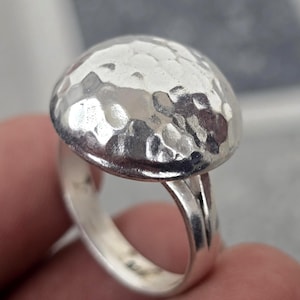 Hammered Silver Globe Ring, 925 Sterling Silver Ball, Minimalist Ring, Statement Silver Ring Geometric Ring, Sphere Ring, Silver Bubble Ring