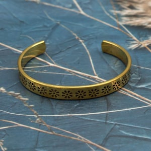 Floral Pattern Brass Cuff Bracelet,  Boho Brass Bangle, Adjustable Dainty Flower Bracelet, Design Bracelet, Handmade Bracelet, Boho Bracelet