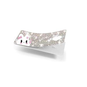 K&ouml;nnte beinhalten: Glitzernder silberner Autosonnenschutz mit einem niedlichen Cartoon-Hasengesicht auf der linken Seite. Der Hase hat eine rosa Schleife und Rouge. F&uuml;r die Windschutzscheibe konzipiert.
