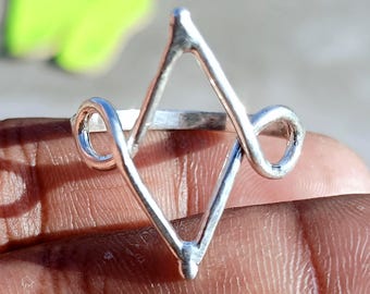 Anillo minimalista de plata 925 hecho a mano con ondas / Anillo geométrico moderno con banda abierta / Anillo artesanal de plata con un toque llamativo