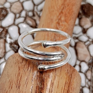 Anello avvolgente regolabile in argento sterling / Anello moderno e minimalista / Anello a fascia aperta fatto a mano / Regalo unico per lei
