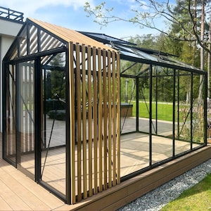 Aluminium Greenhouse with Accoya Wood Design – Classic Style & Lasting Elegance